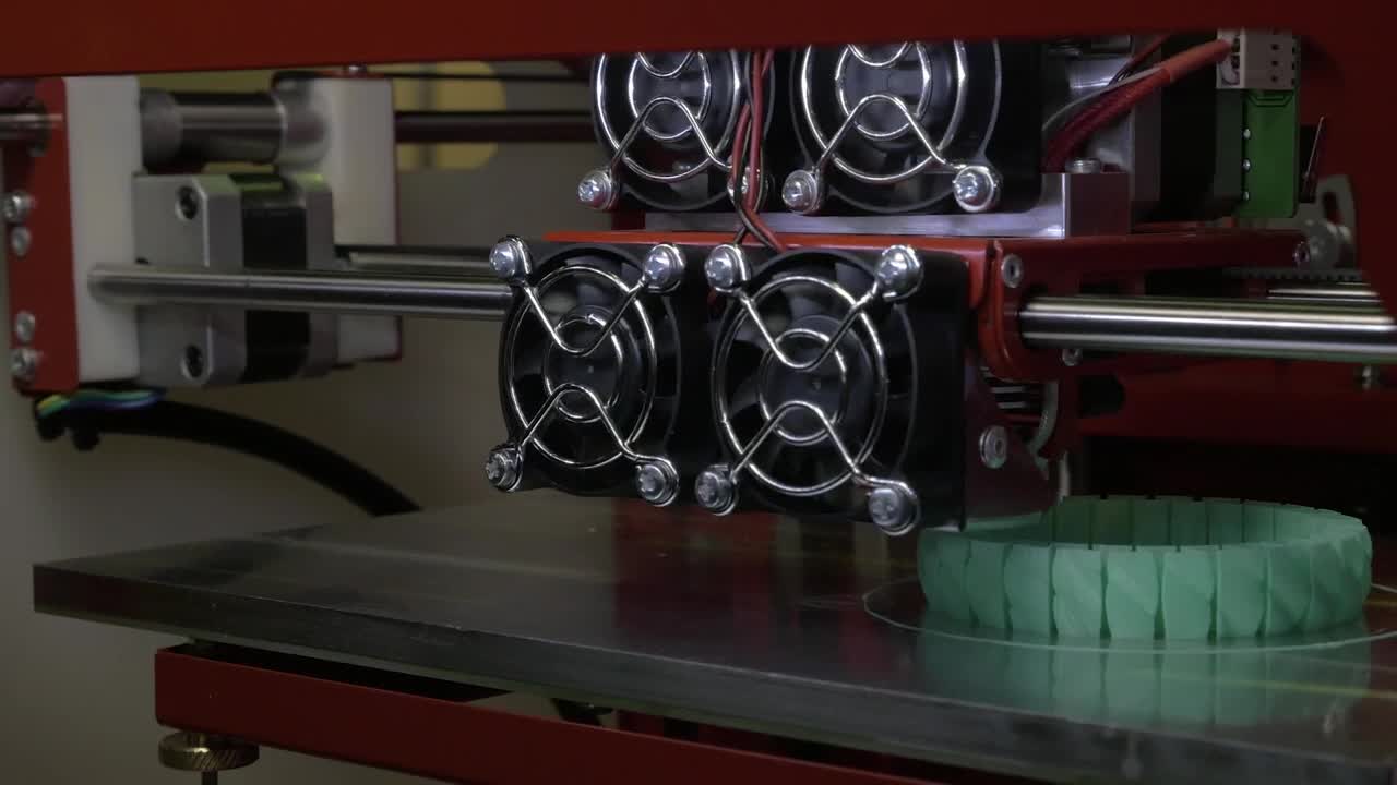 Download Stock Video 3d printer making a bracelet PC Live Wallpaper