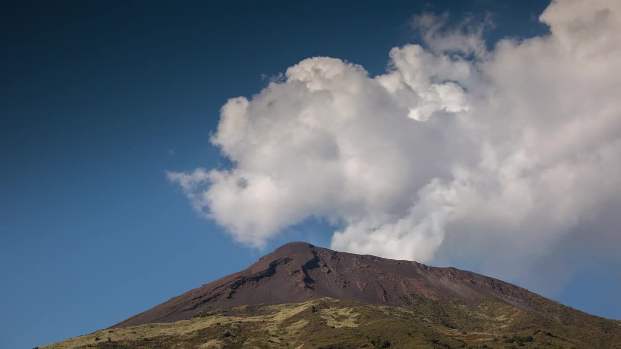 Download Stock Video Active Volcano Smoking Live Wallpaper for PC