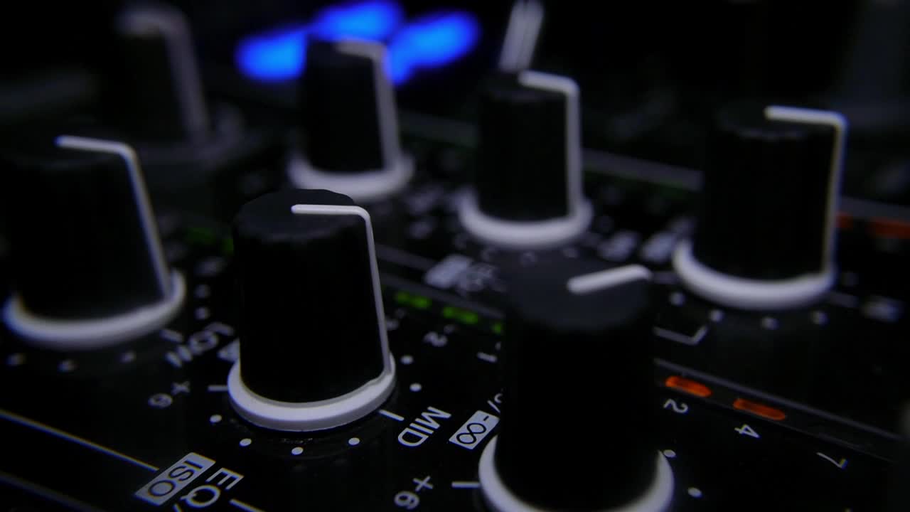 Download Stock Video Adjusting Knobs In Mixer Controller Live Wallpaper for PC