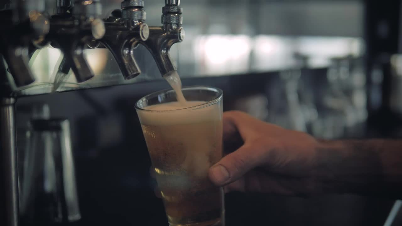 Download Stock Video Barman Serving Beer Live Wallpaper For PC