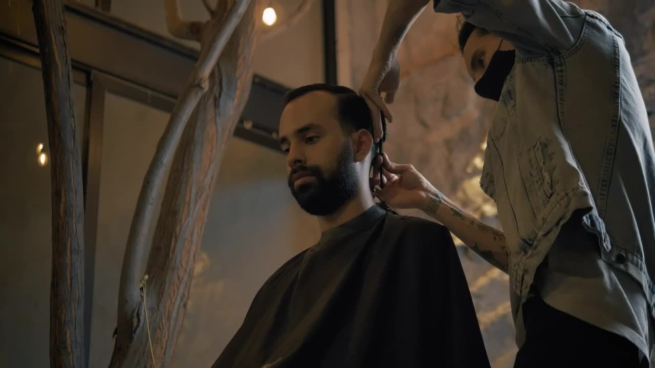 Download Stock Video Barber Cutting A Mans Hair Live Wallpaper For PC