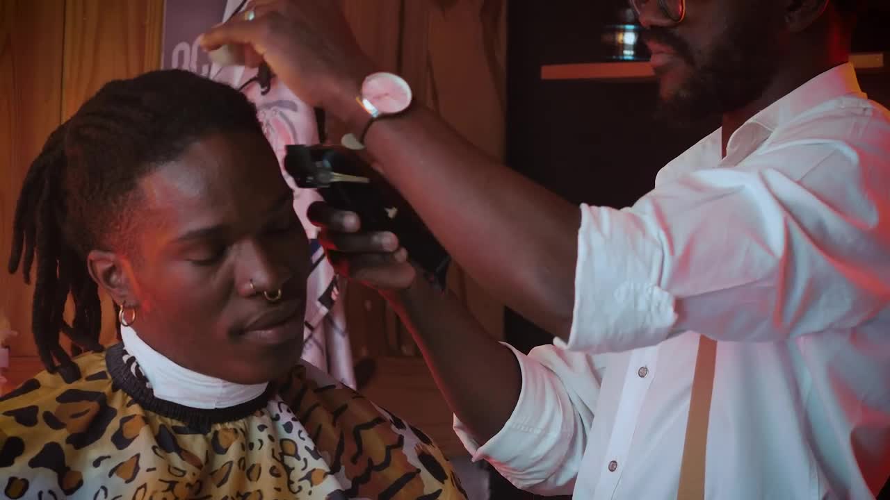 Download Stock Video Barber Cuts The Hair Of His Client Live Wallpaper For PC