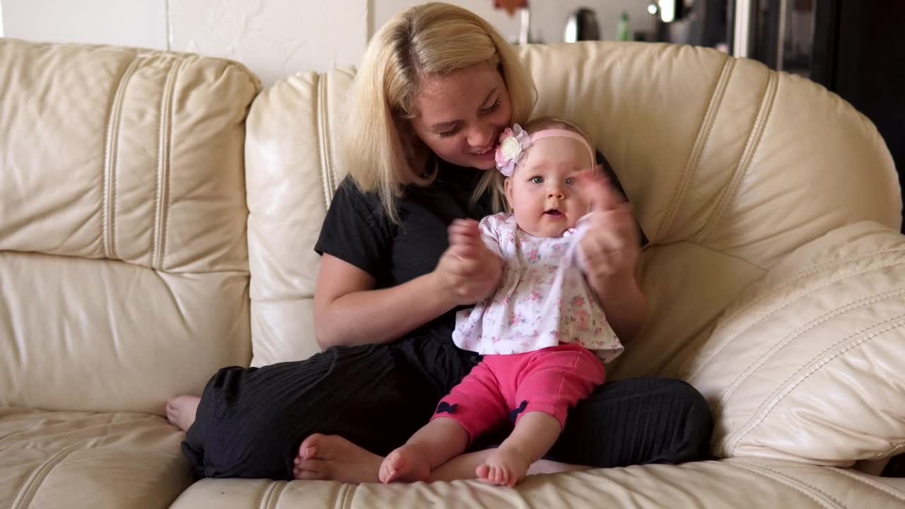 Download Stock Video Baby Clapping Their Hands Live Wallpaper For PC