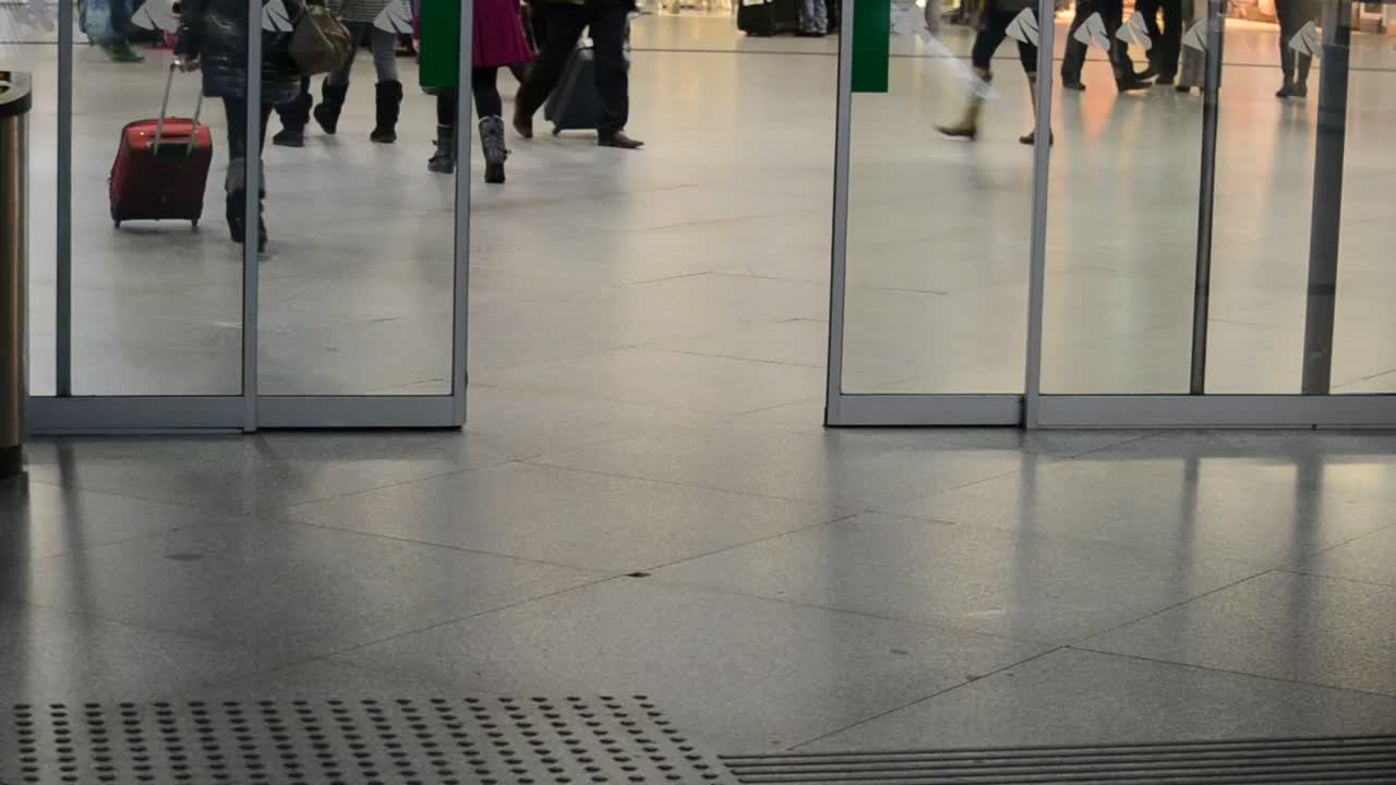 Download Stock Video Automatic Doors At Madrid Airport Live Wallpaper For PC