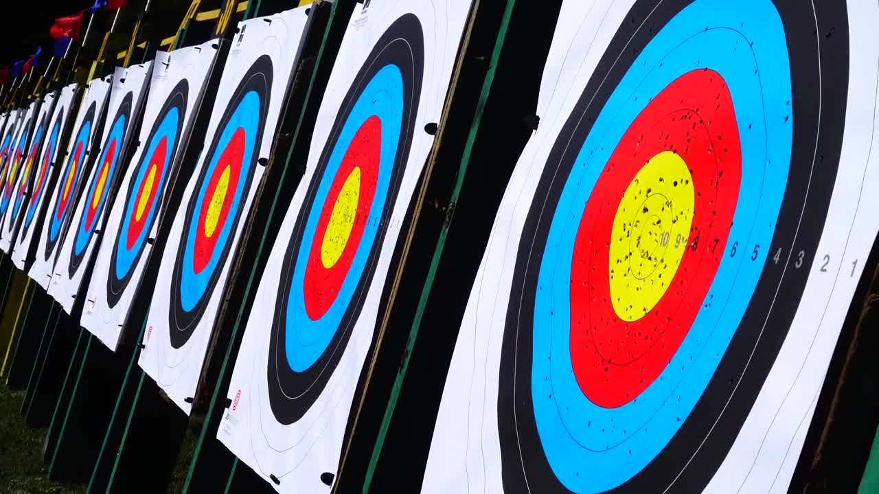 Download Stock Video Archery Targets In A Line Live Wallpaper For PC