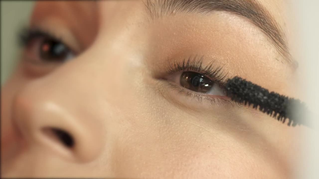 Download Stock Video Applying Mascara Closeup Live Wallpaper For PC