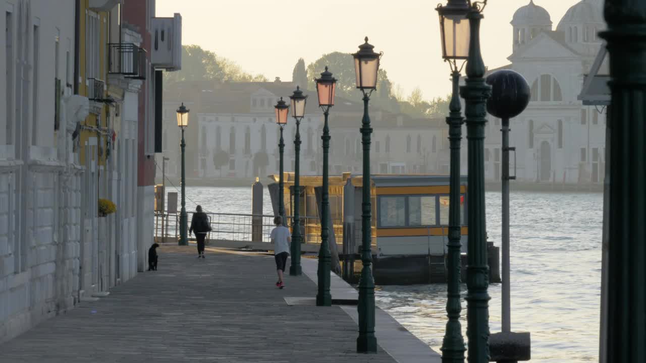 Download Stock Video Along The River In Venice Live Wallpaper For PC