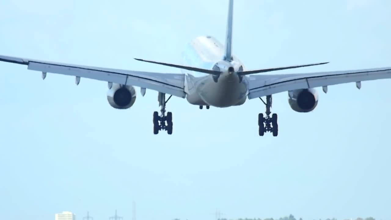 Download Stock Video Airplane Landing In Slow Motion Back View Live Wallpaper For PC