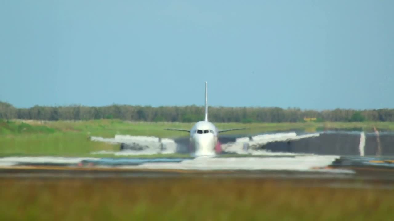 Download Stock Video Airplane Going Through The Airport Track Live Wallpaper For PC