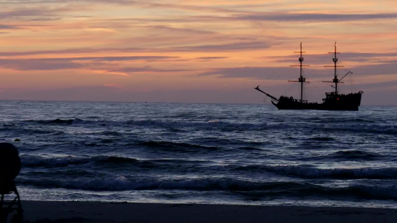 Download Stock Video A Vintage Ship Silhouette Live Wallpaper For PC