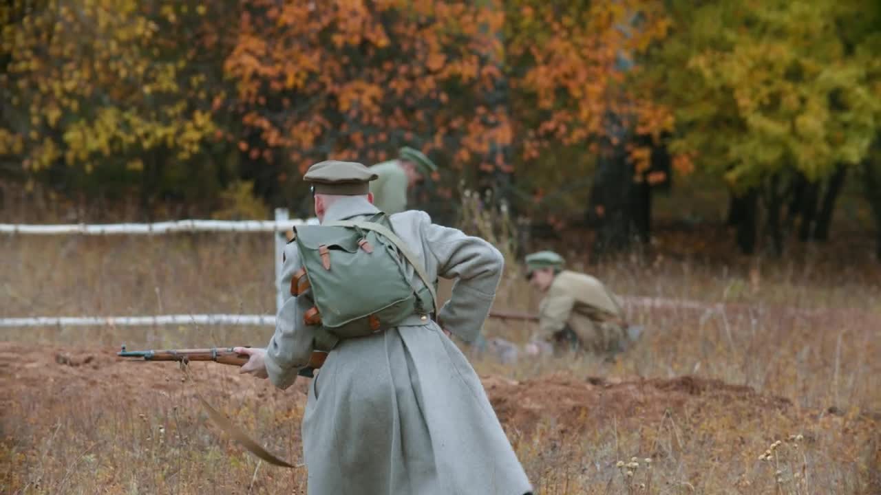 Download Stock Video A Soldier Running On The Battlefield Live Wallpaper For PC