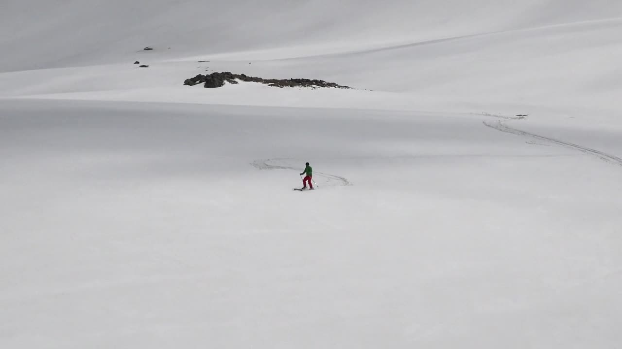 Download Stock Video A Skier Descending In The Snow Live Wallpaper For PC