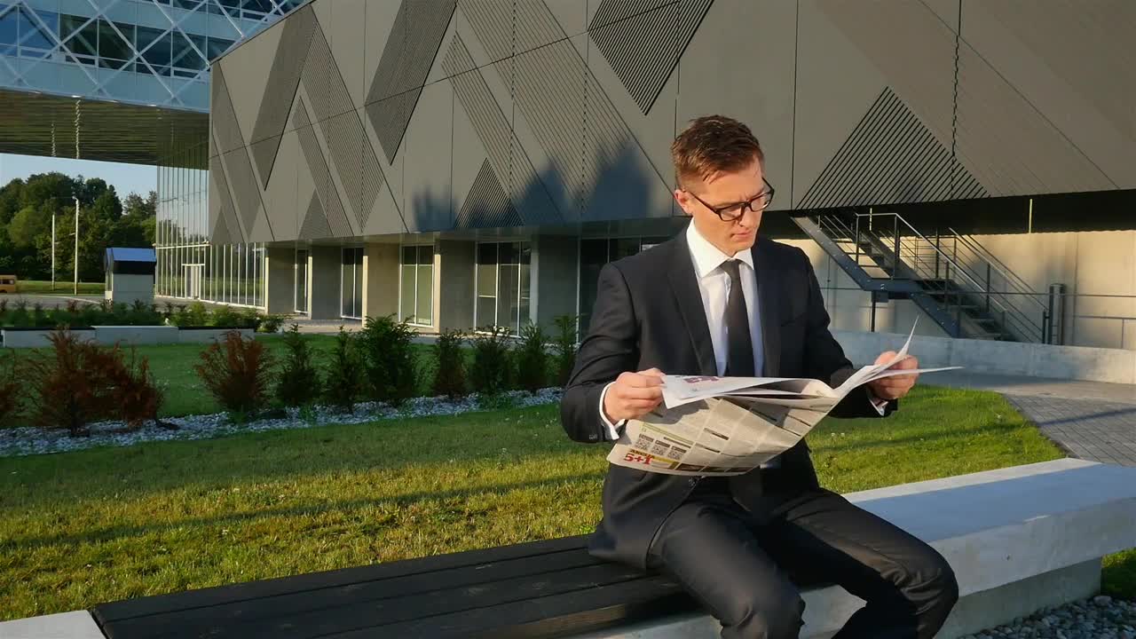 Download Stock Video A Man Reading The Newspaper Live Wallpaper For PC