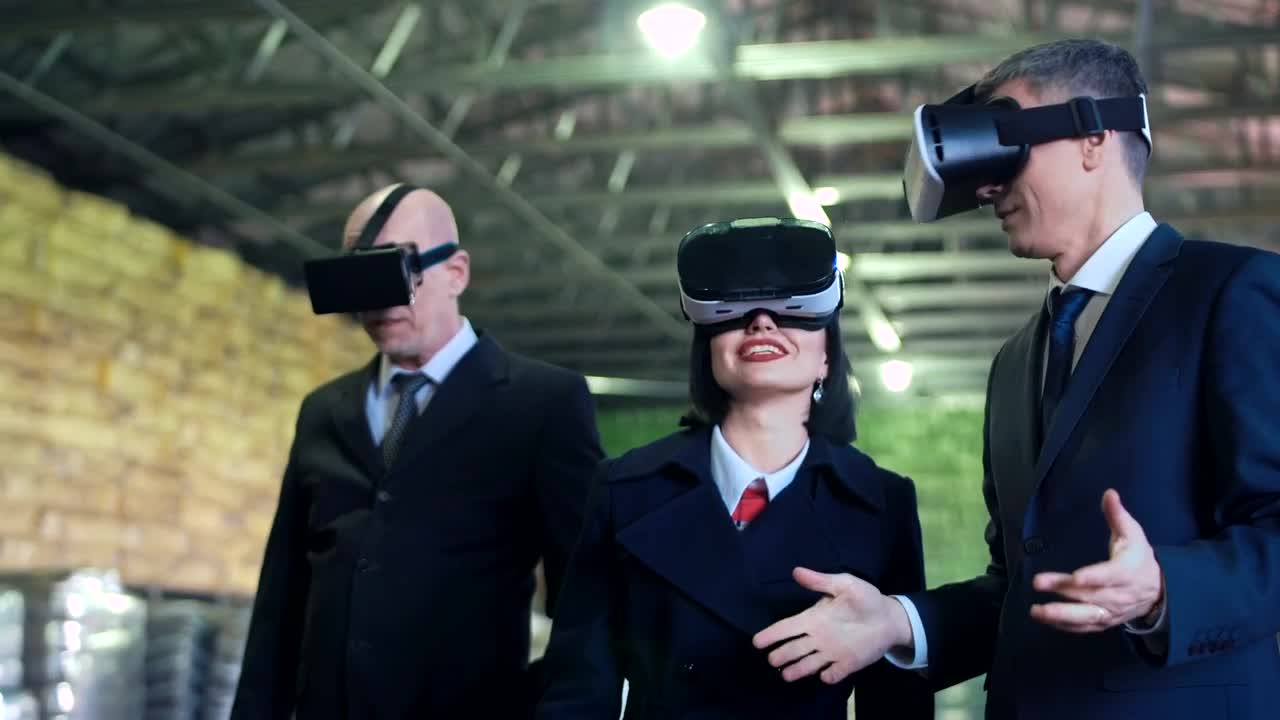 Download Stock Video Business People Using Vr Headsets In The Warehouse Live Wallpaper For PC