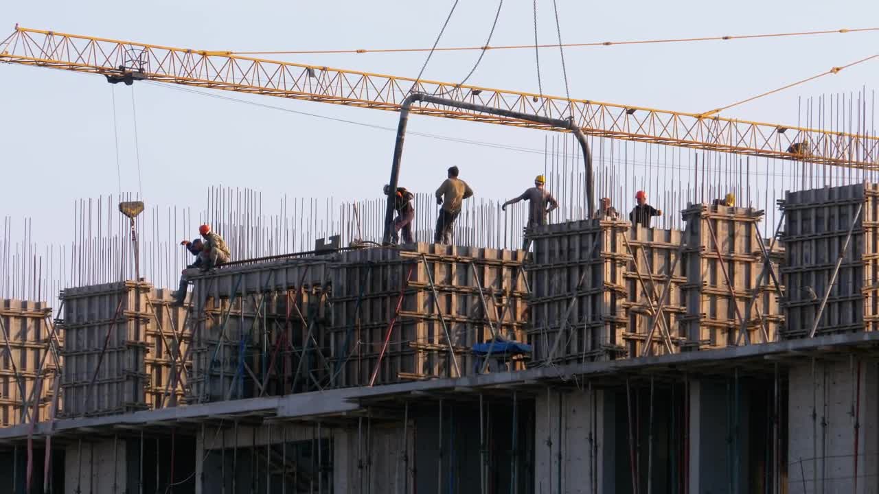 Download Stock Video Builders At Construction Site Taking A Rest Live Wallpaper For PC