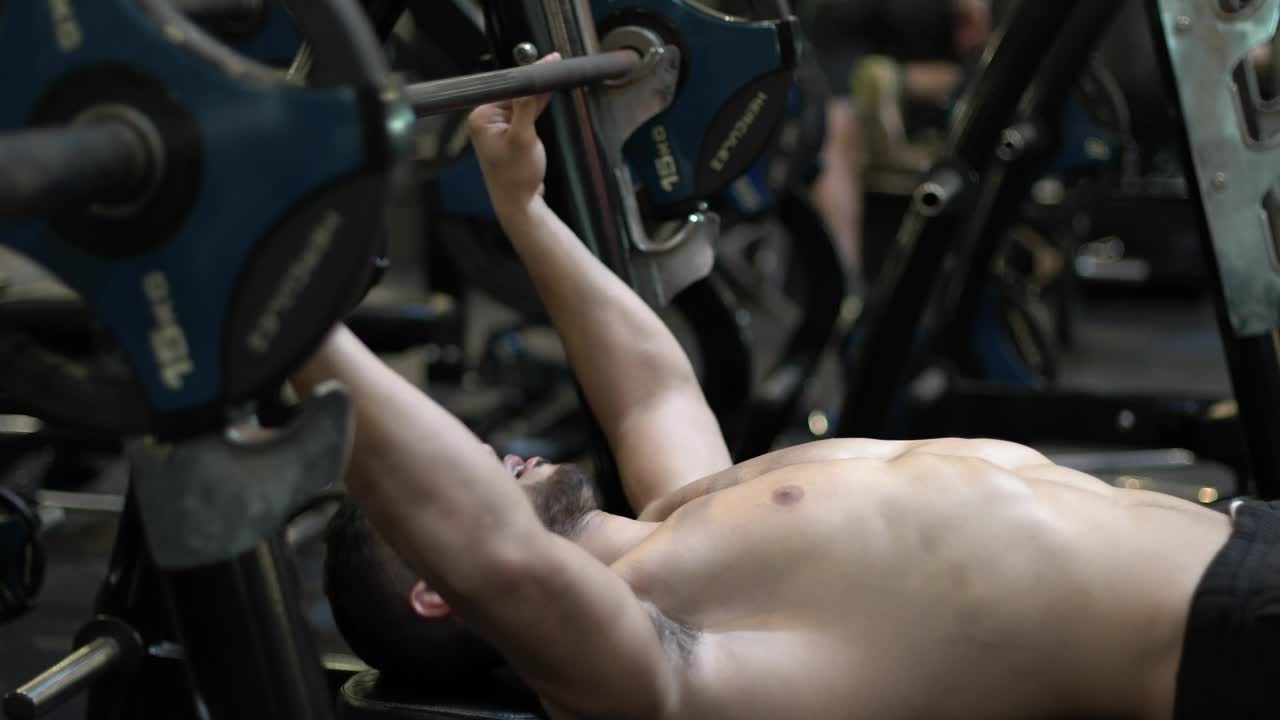 Download Stock Video Bodybuilder Doing Chest Exercises In The Gym Live Wallpaper For PC