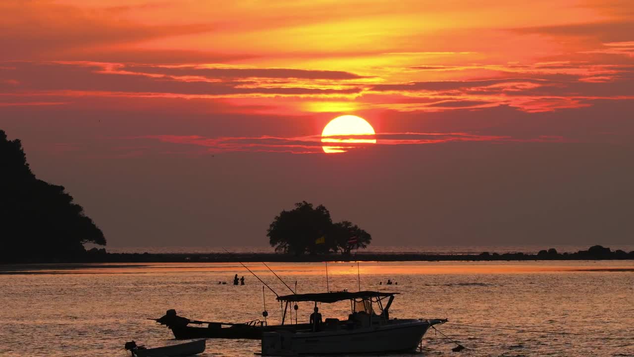 Download Stock Video Boats In The Ocean At Dusk Live Wallpaper For PC