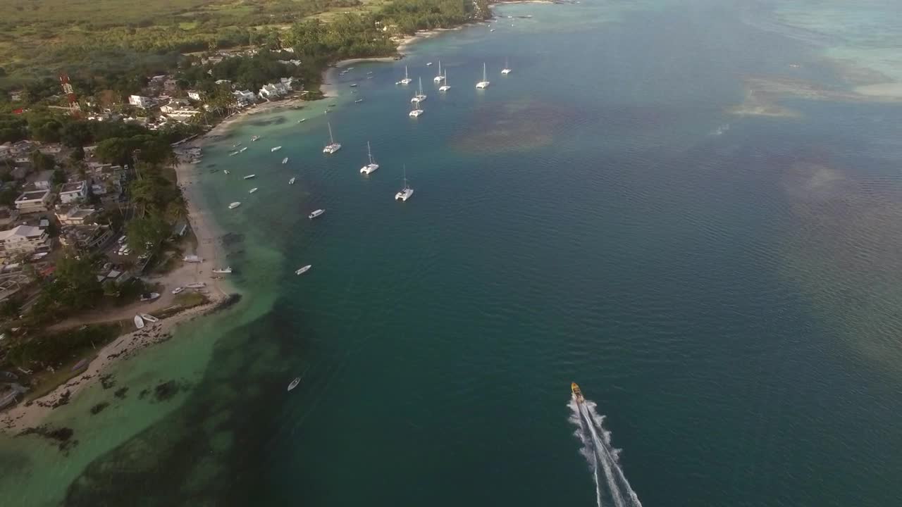 Download Stock Video Boat Heading To A Ramp Live Wallpaper For PC