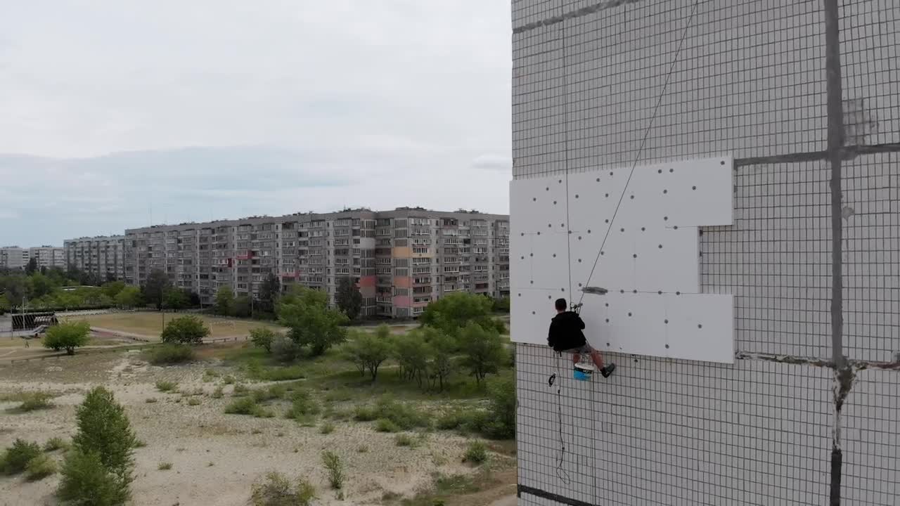 Download Video Stock Climber Working On A Building Live Wallpaper For PC