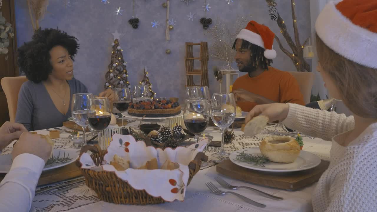 Download Video Stock Christmas Dinner With Friends Live Wallpaper For PC