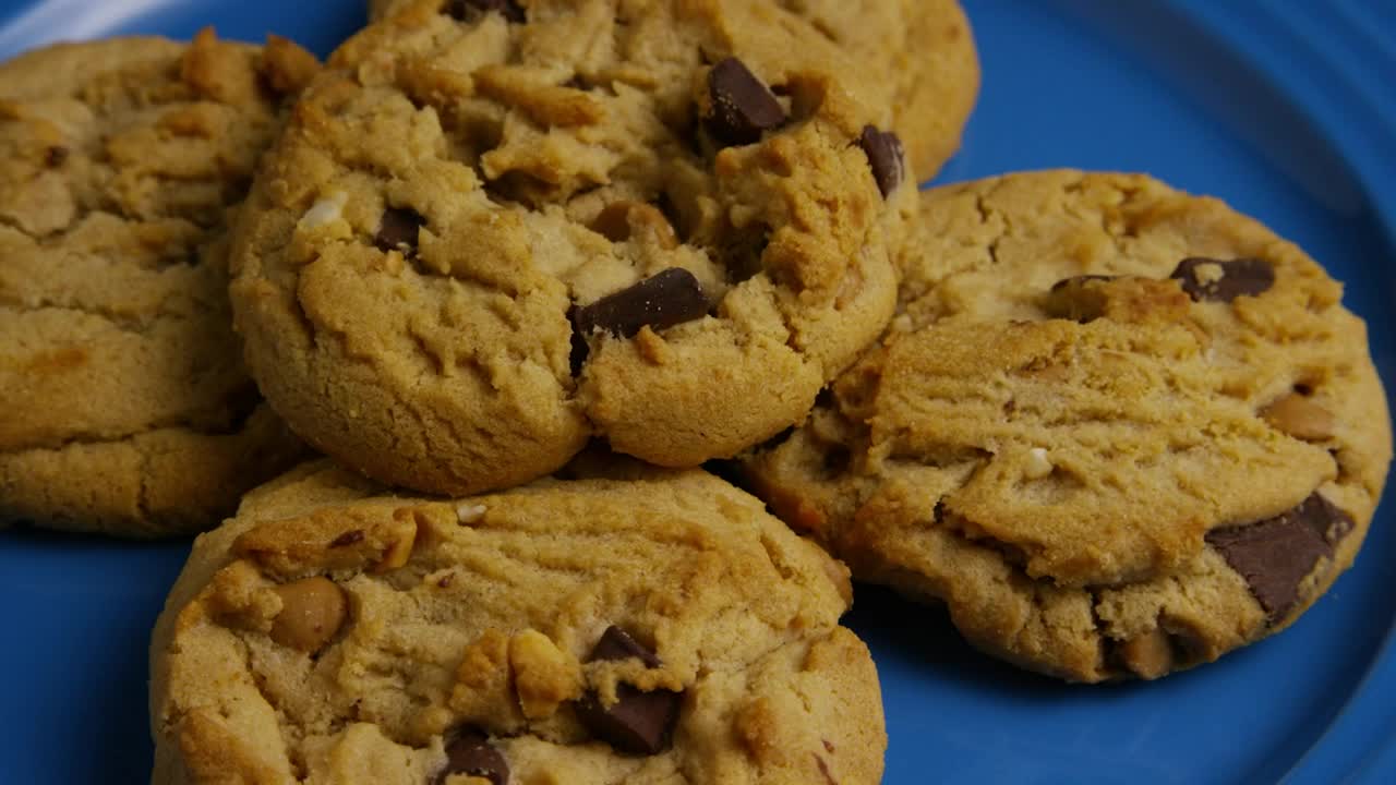 Download Video Stock Chocolate Chip Cookies In A Rotating Scene Live Wallpaper For PC