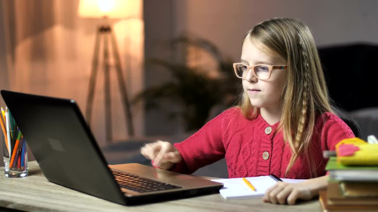 Download Video Stock Child Taking Notes Live Wallpaper For PC