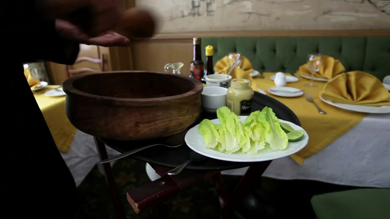 Download Video Stock Chef Preparing A Salad In A Restaurant Live Wallpaper For PC