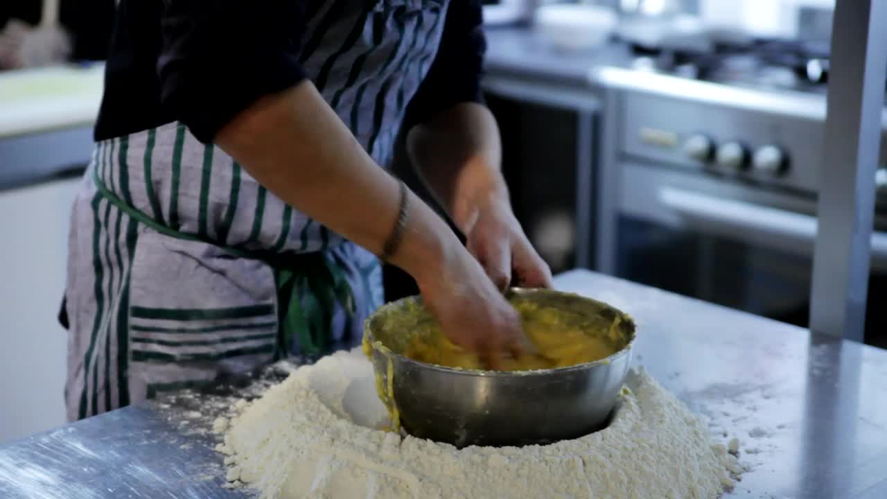 Download Video Stock Chef Preparing A Cake In A Restaurant Kitchen Live Wallpaper For PC