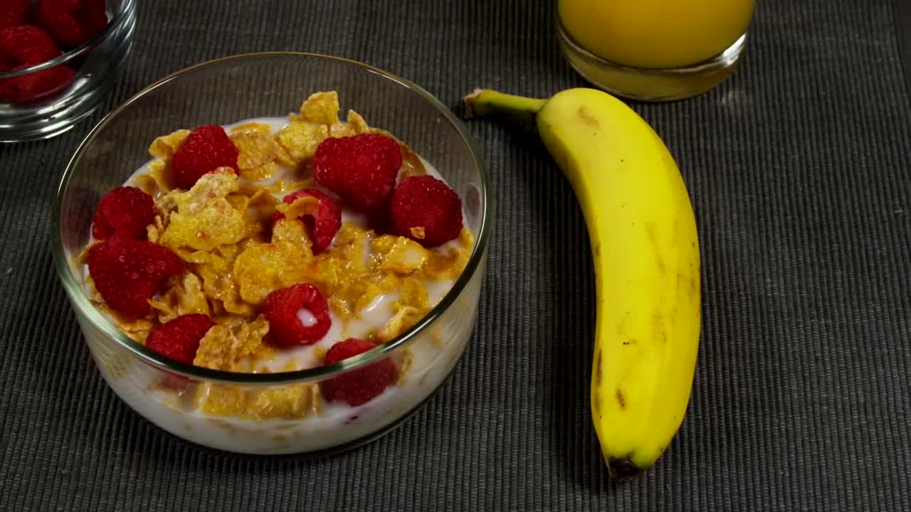 Download Video Stock Cereal With Berries And Milk Live Wallpaper For PC