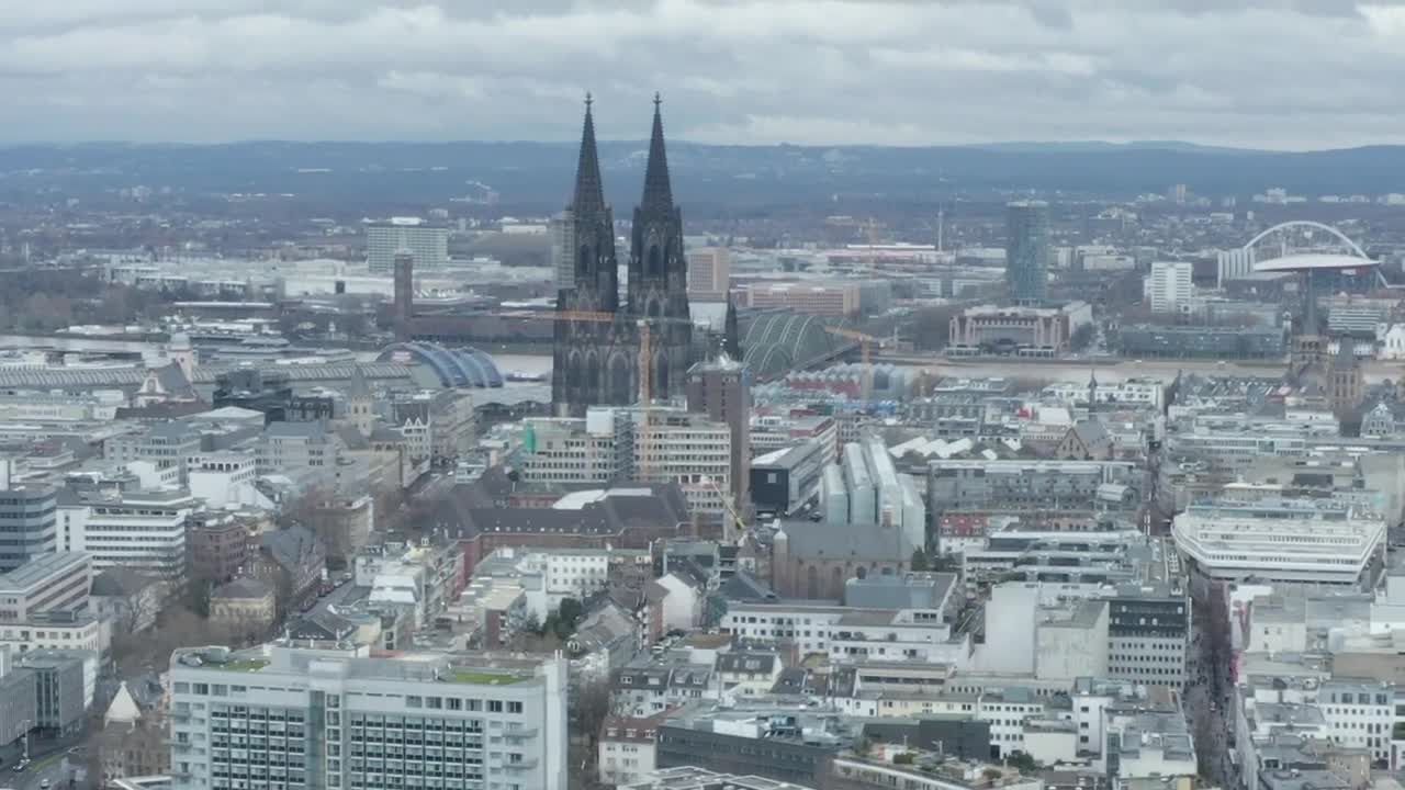 Download Video Stock Cathedral In The Middle Of A City On A Cloudy Live Wallpaper For PC