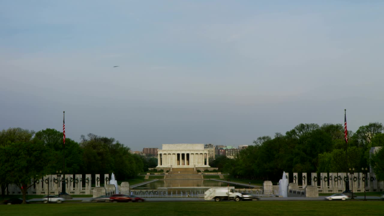 Download Video Stock Cars Parked By The Lincoln Memorial Live Wallpaper For PC