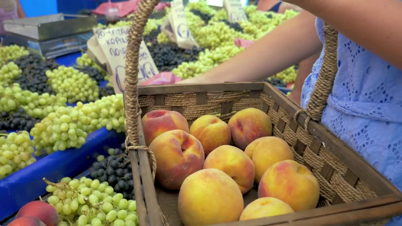 Download Video Stock Buying Grapes From A Market Stall Live Wallpaper For PC