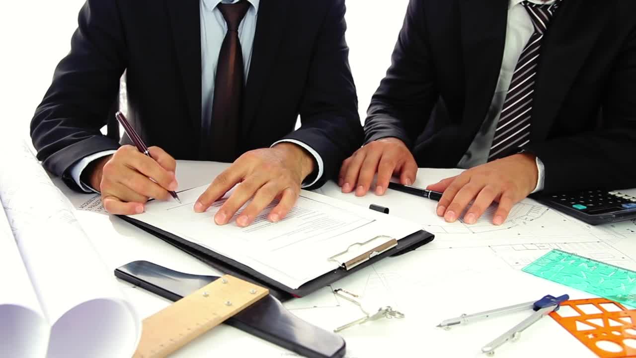 Download Video Stock Businessmen Signing A Sales Contract Live Wallpaper For PC