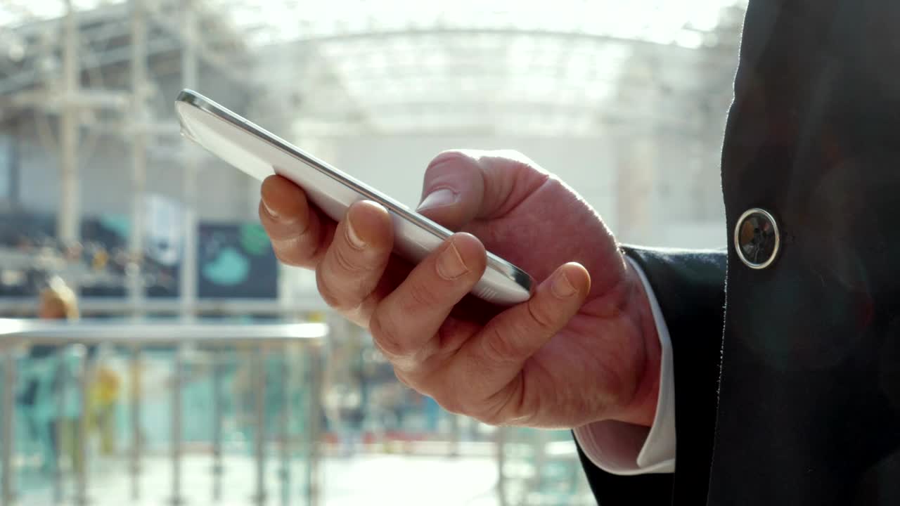 Download Video Stock Businessman Texting On A Cell Live Wallpaper For PC