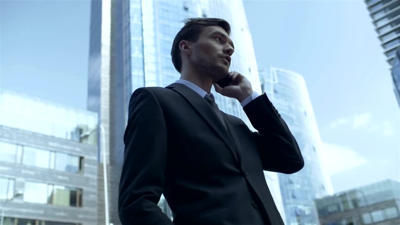 Download Video Stock Businessman On The Phone In A City Live Wallpaper For PC