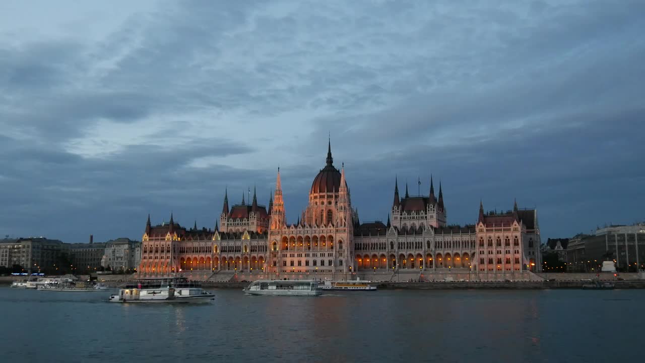 Download Stock Video Cruise Ships And Ferries With The Hungarian Parliament Building In Live Wallpaper For PC