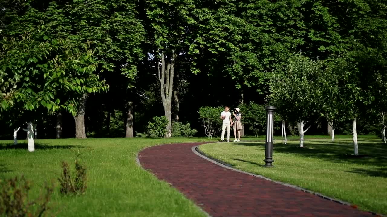 Download Stock Video Couple Walk In Park Eatng Ice Cream And Holding Hands Live Wallpaper For PC