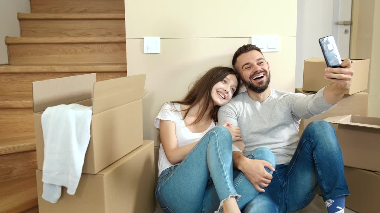 Download Stock Video Couple In Jeans Take Selfies In New Apartment Live Wallpaper For PC