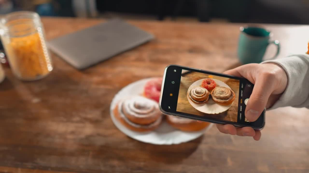 Download Stock Video Couple In A Restaurant Taking Photos Of The Dessert Live Wallpaper For PC