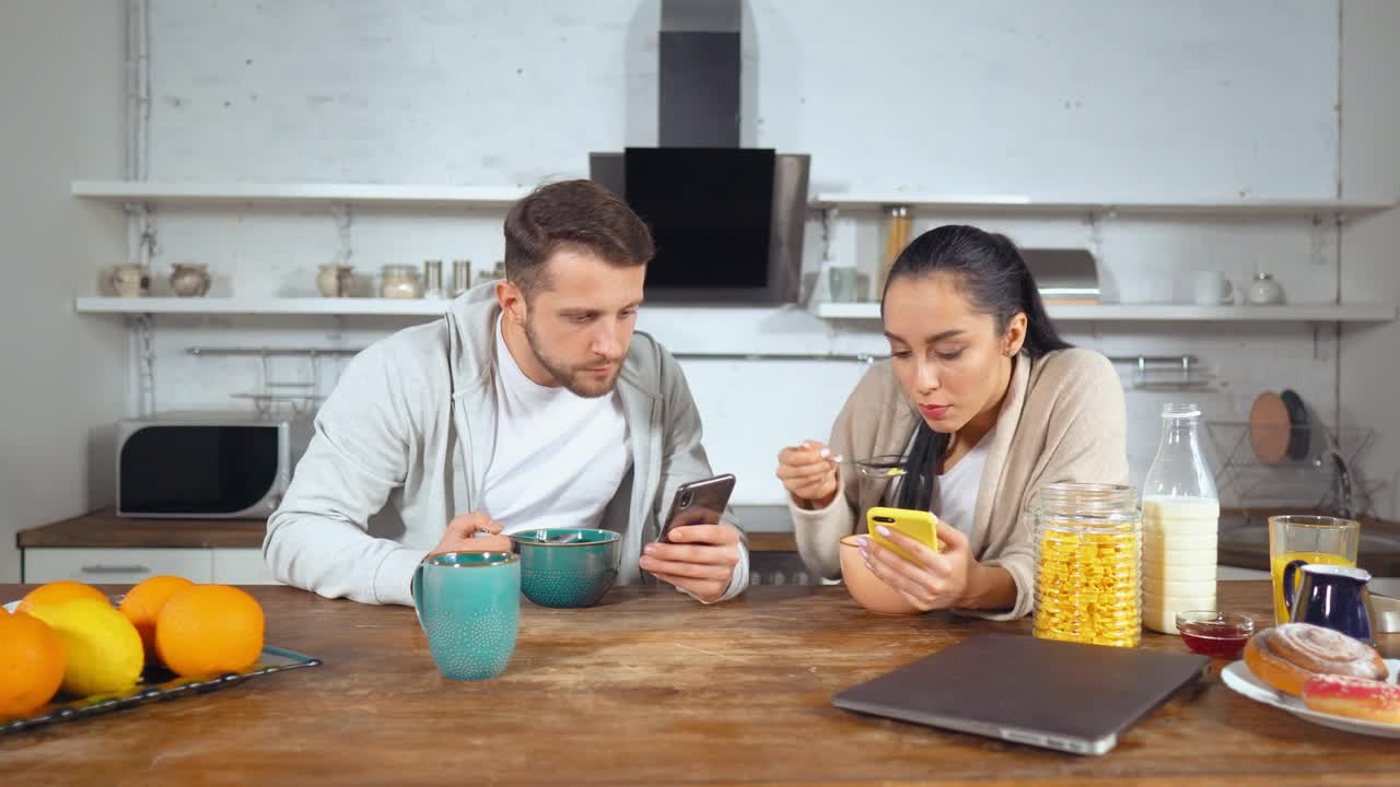 Download Stock Video Couple Having Breakfast Cereal And See Their Cell Phones Live Wallpaper For PC