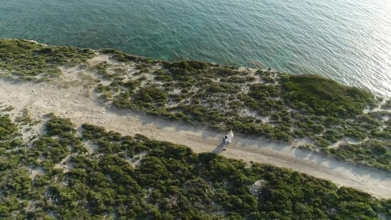 Download Stock Video Couple Dancing By The Ocean Live Wallpaper For PC