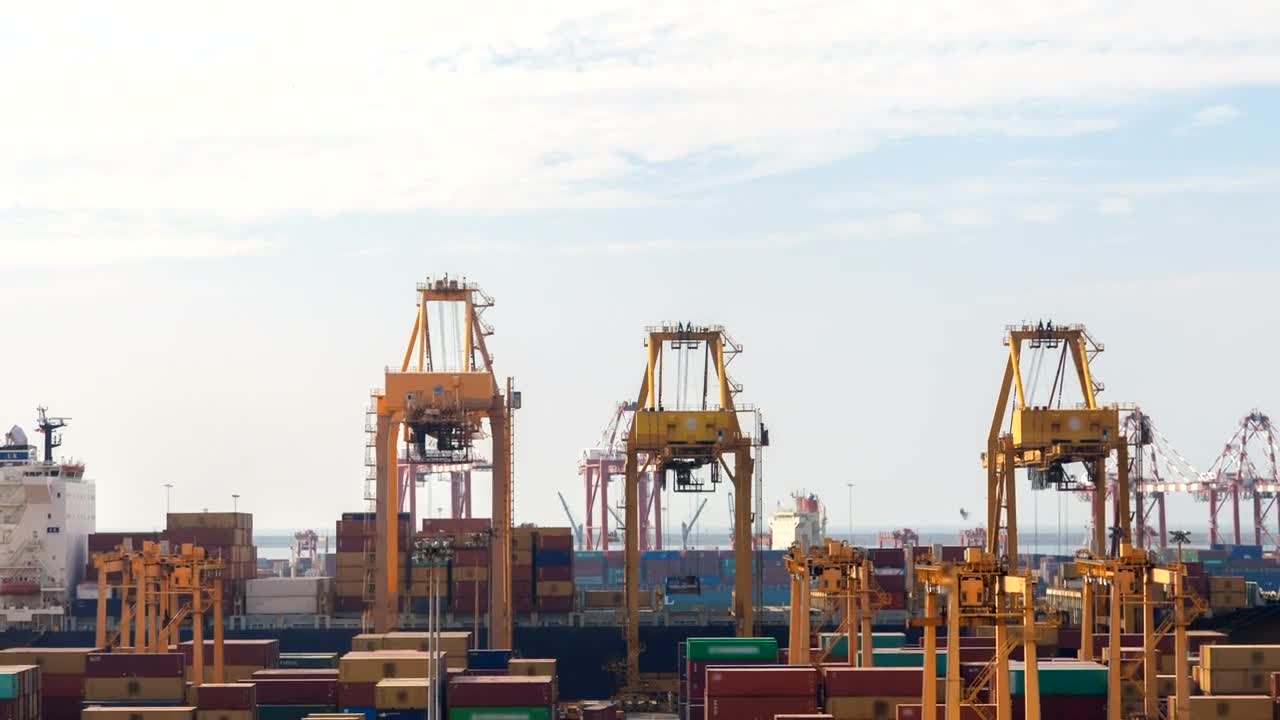 Download Stock Video Container Cranes Unloading A Cargo Ship Live Wallpaper For PC