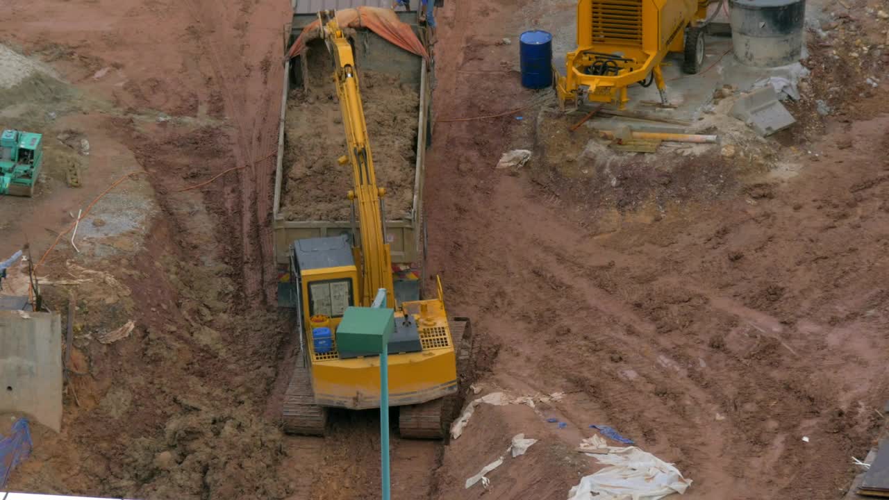 Download Stock Video Excavator Loading Up A Truck Live Wallpaper For PC