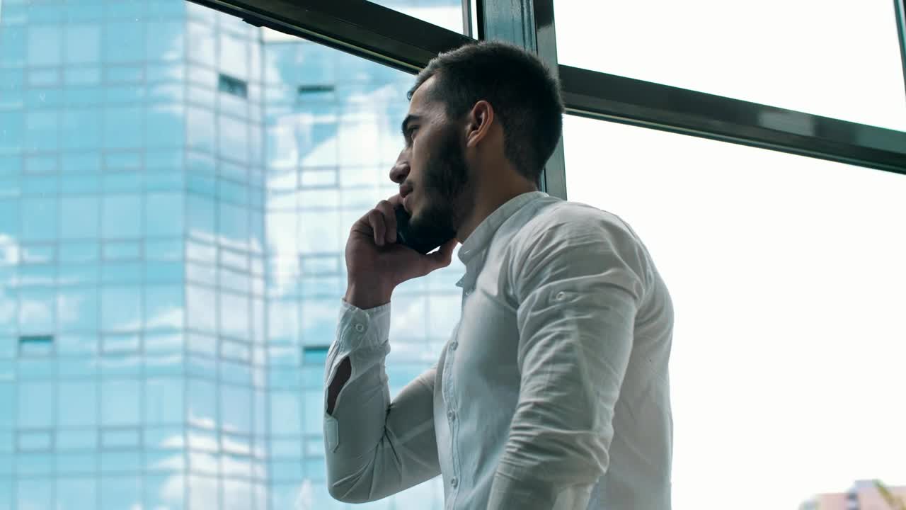 Download Stock Video Entrepreneur Receiving A Call Live Wallpaper For PC