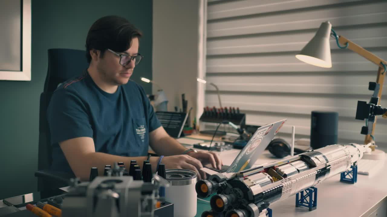 Download Stock Video Engineer Working On His Computers In His Workshop Live Wallpaper For PC