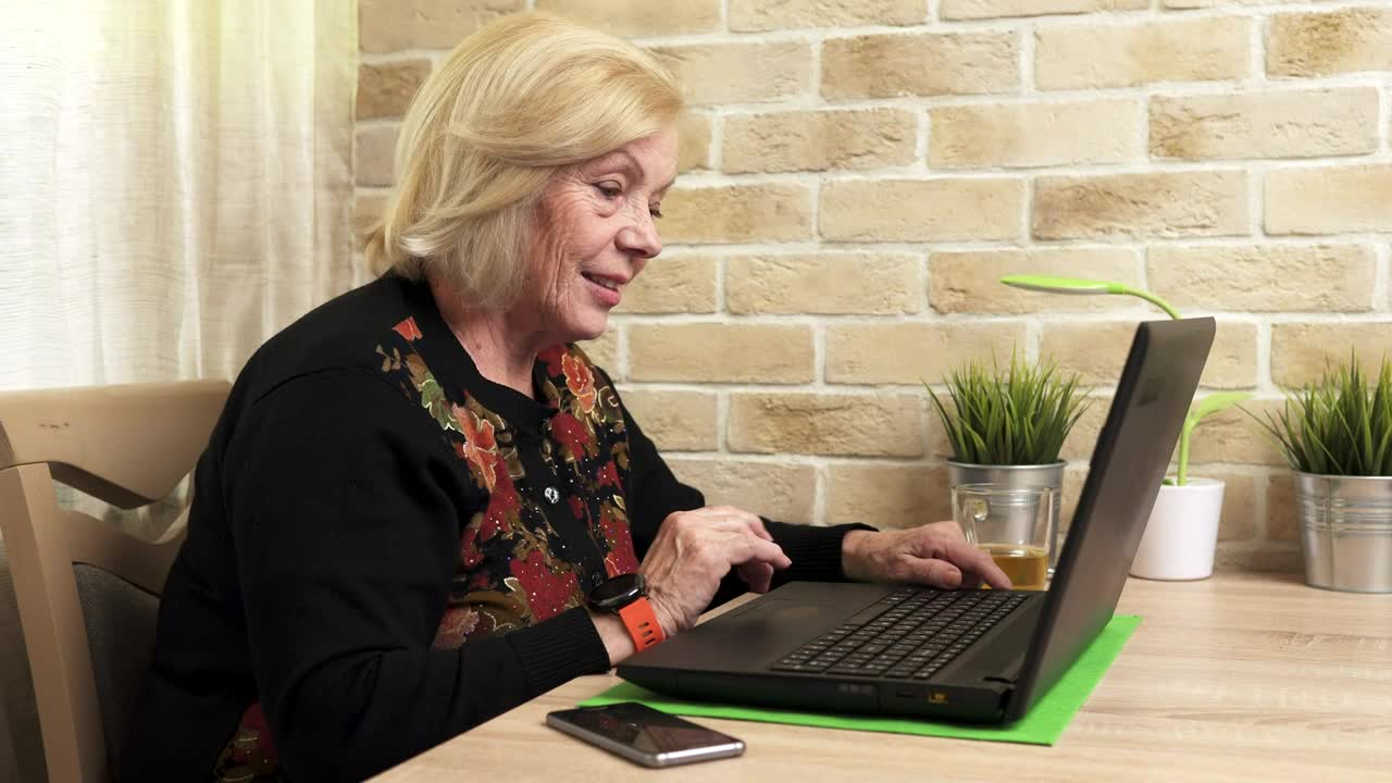 Download Stock Video Elderly Woman Using A Laptop Live Wallpaper For PC