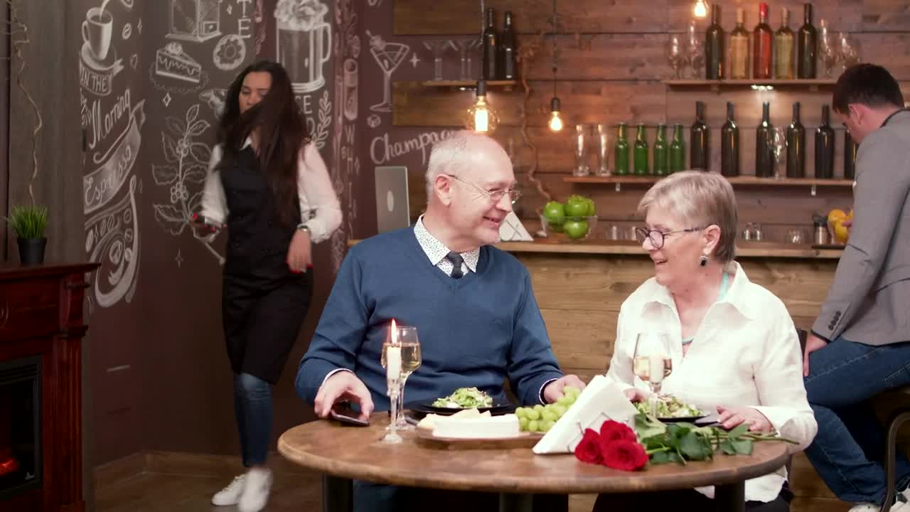 Download Stock Video Elderly Couple Pay For Dinner With Mobile Phone Live Wallpaper For PC