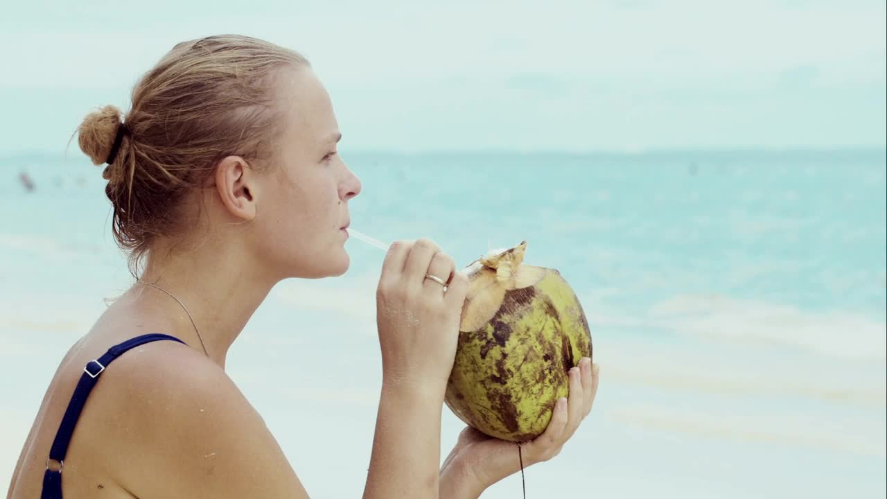 Download Stock Video Drinking From A Coconut Live Wallpaper For PC