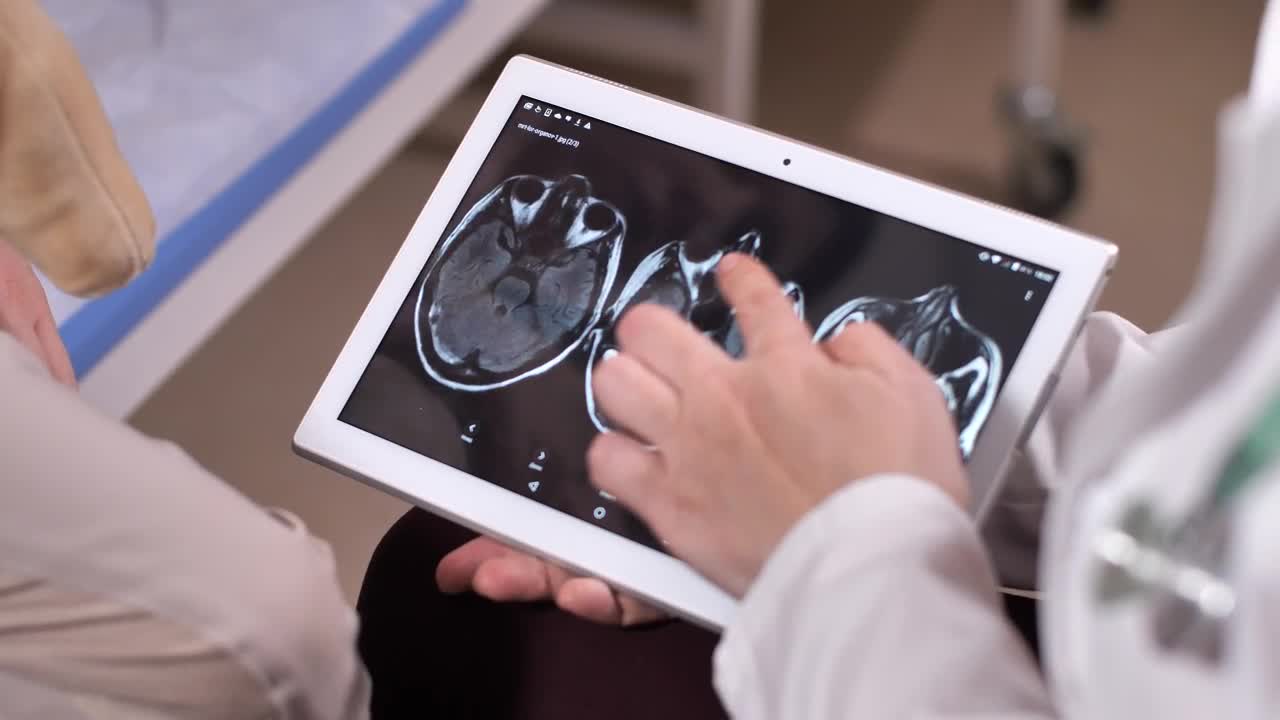 Download Stock Video Doctor Showing Scan Results On A Tablet Live Wallpaper For PC