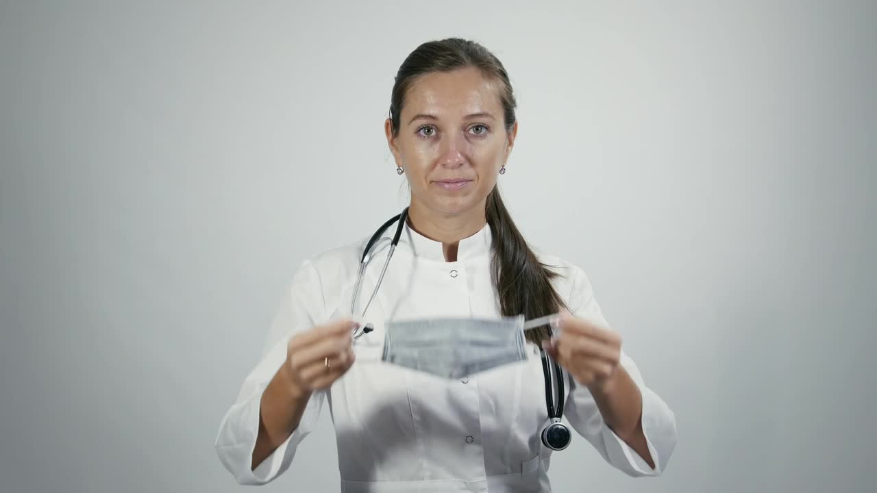 Download Stock Video Doctor Puts On Medical Mask Live Wallpaper For PC